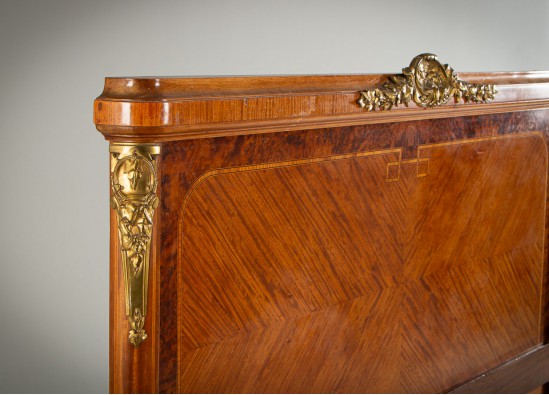 Bed + Small Commode