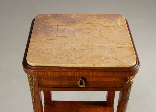 Bed + Small Commode