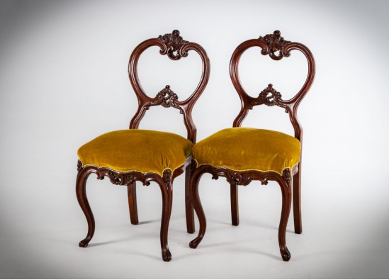 Chairs (2 items)
