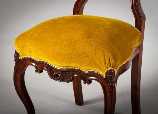 Chairs (2 items)