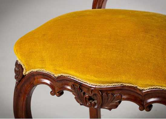 Chairs (2 items)