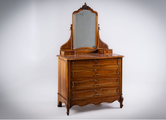 Komoda su veidrodžiu