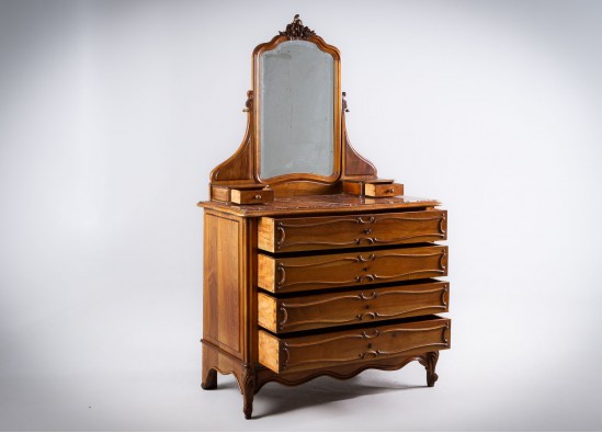 Komoda su veidrodžiu