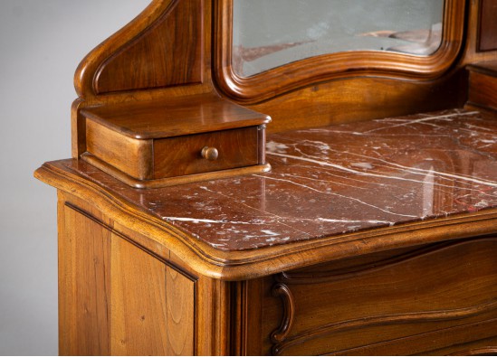 Komoda su veidrodžiu