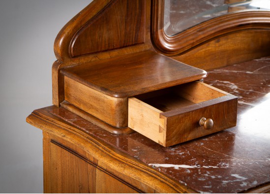 Komoda su veidrodžiu