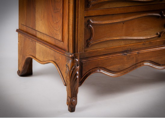 Komoda su veidrodžiu