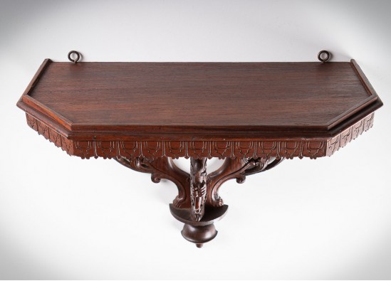 Настенная консоль