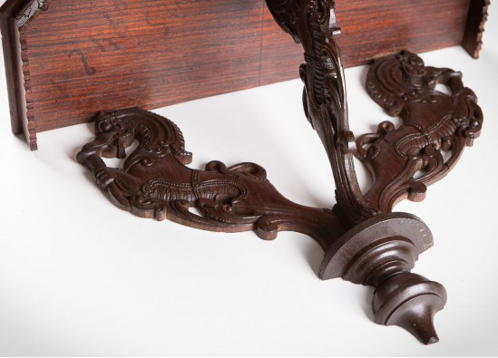 Настенная консоль