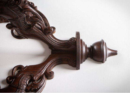 Настенная консоль