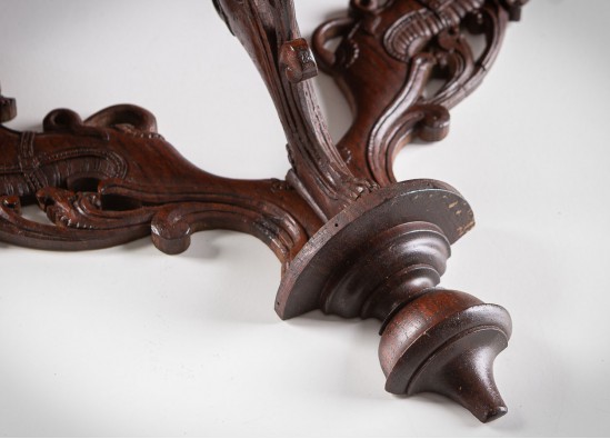 Настенная консоль