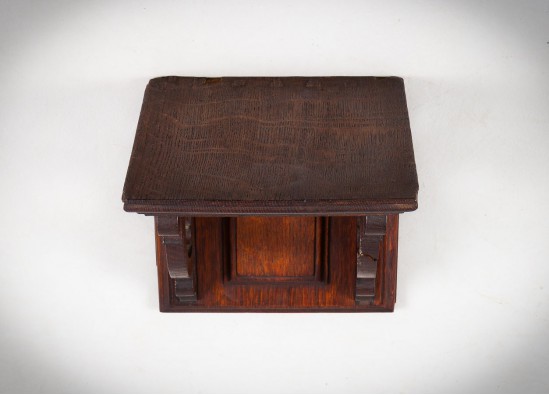 Настенная консоль