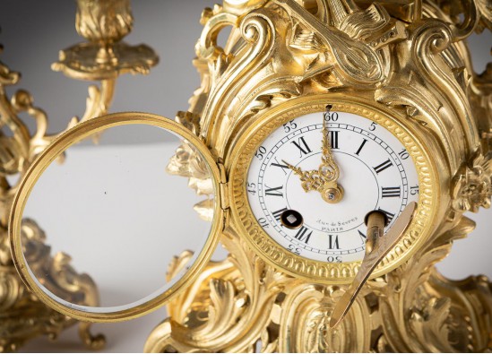 Часы и подсвечники (2 шт.)