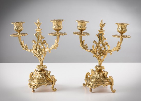 Часы и подсвечники (2 шт.)