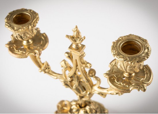 Часы и подсвечники (2 шт.)