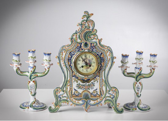 Часы и подсвечники (2 шт.)