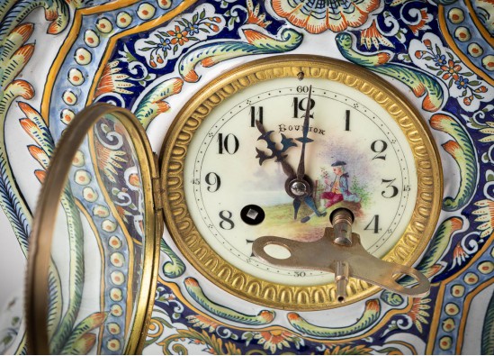 Часы и подсвечники (2 шт.)