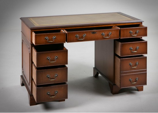 Письменный стол