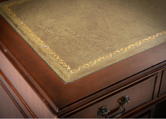 Письменный стол