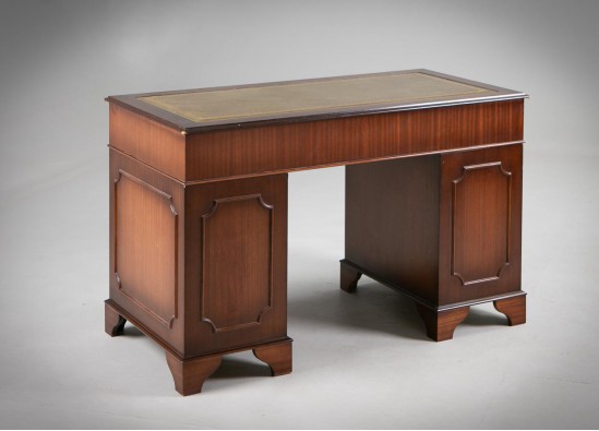 Письменный стол