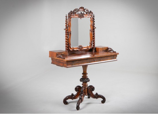 Kosmetinis staliukas