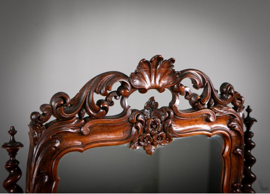 Косметический столик