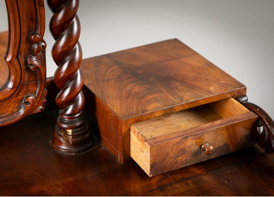 Kosmetinis staliukas