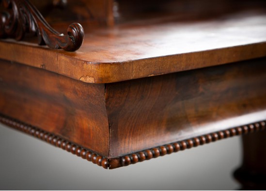 Kosmetinis staliukas