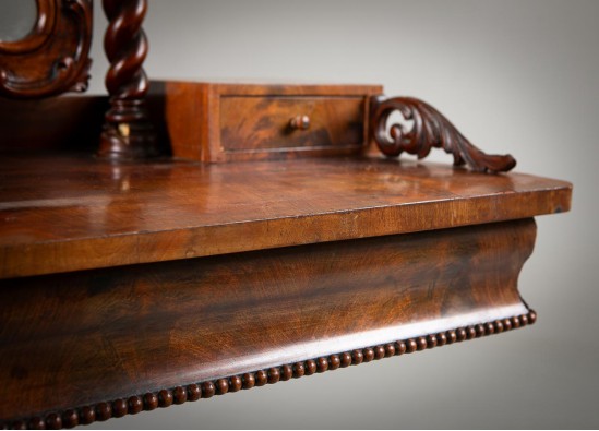 Kosmetinis staliukas