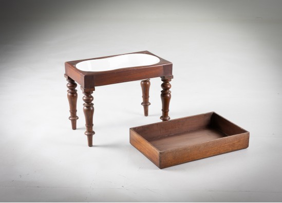 Стол с ванной