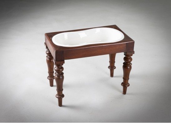 Стол с ванной