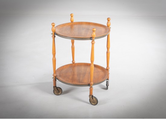 Сервировочный стол