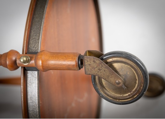 Сервировочный стол