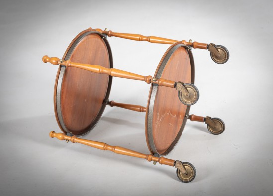 Сервировочный стол