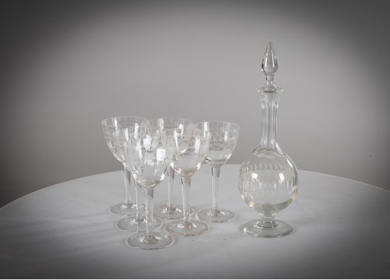 Dishes: Carafe with Glasses