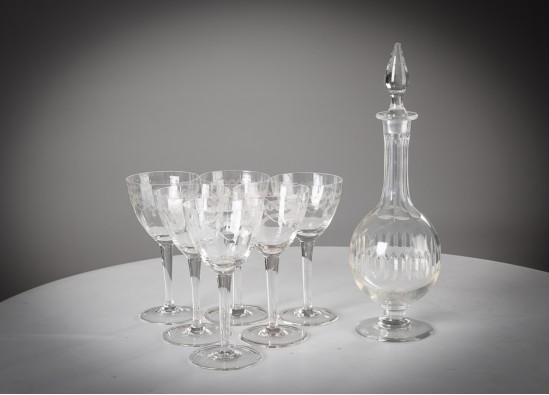 Dishes: Carafe with Glasses