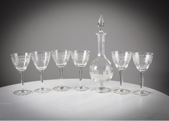 Dishes: Carafe with Glasses