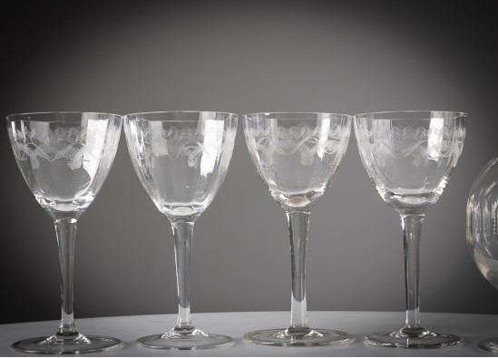 Dishes: Carafe with Glasses