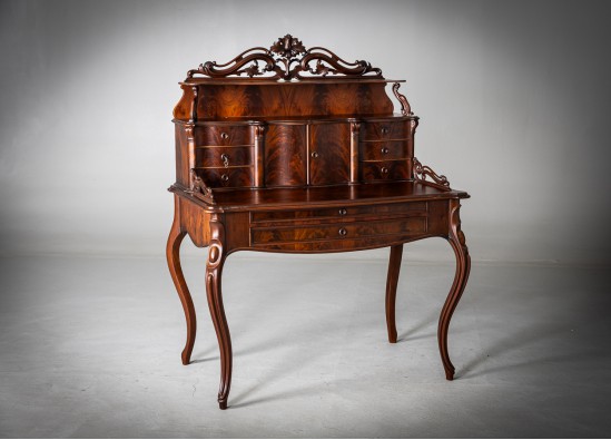 Письменный стол