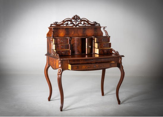 Письменный стол