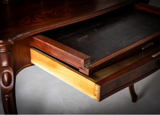 Письменный стол