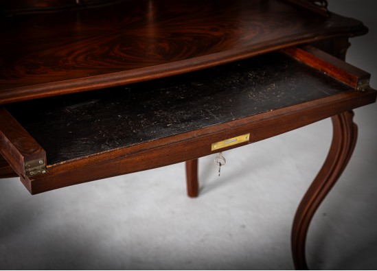 Письменный стол