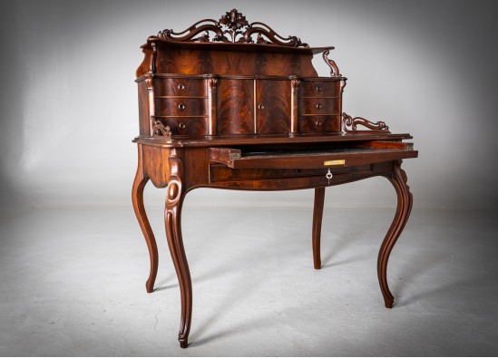 Письменный стол