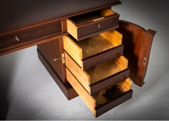 Письменный стол