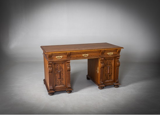 Письменный стол