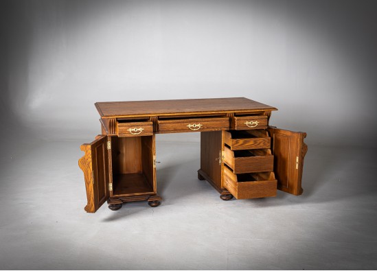 Письменный стол