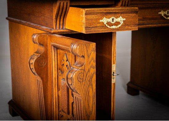 Письменный стол