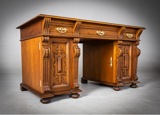 Письменный стол