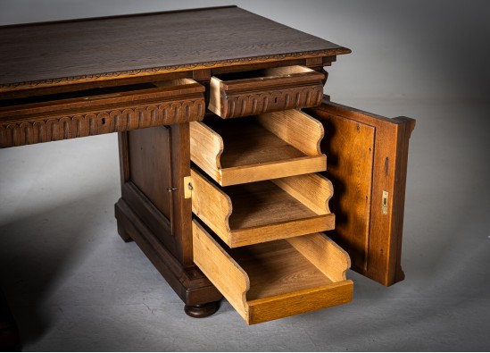 Письменный стол