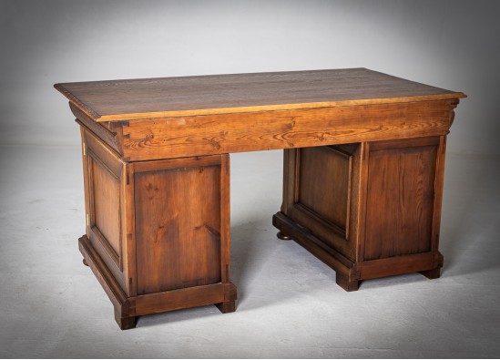 Письменный стол