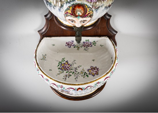 Wall-Mounted Water Fountain